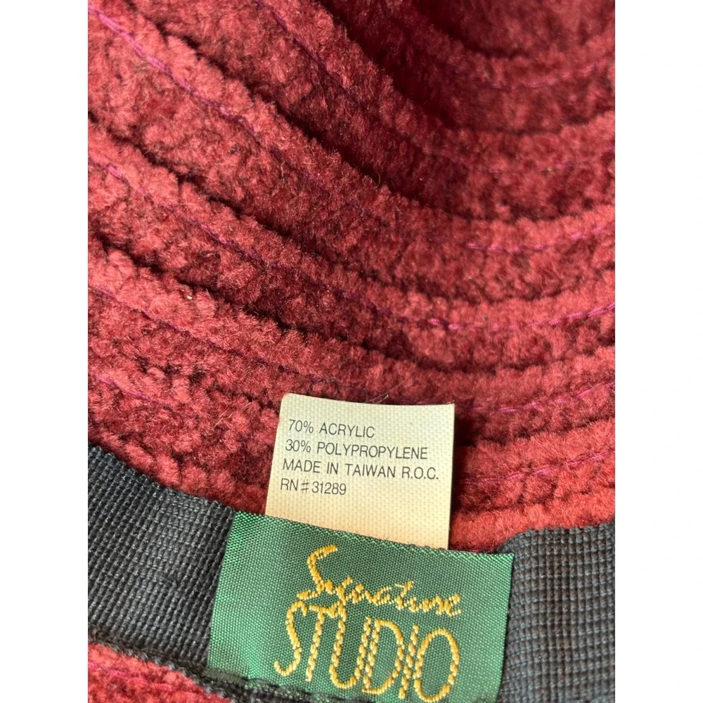 Signature Studio Vintage Rust Red Boucle Knit Floral Cloche Hat RN 31289